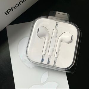 Apple EarPods with 3.5 mm Headphone Plug